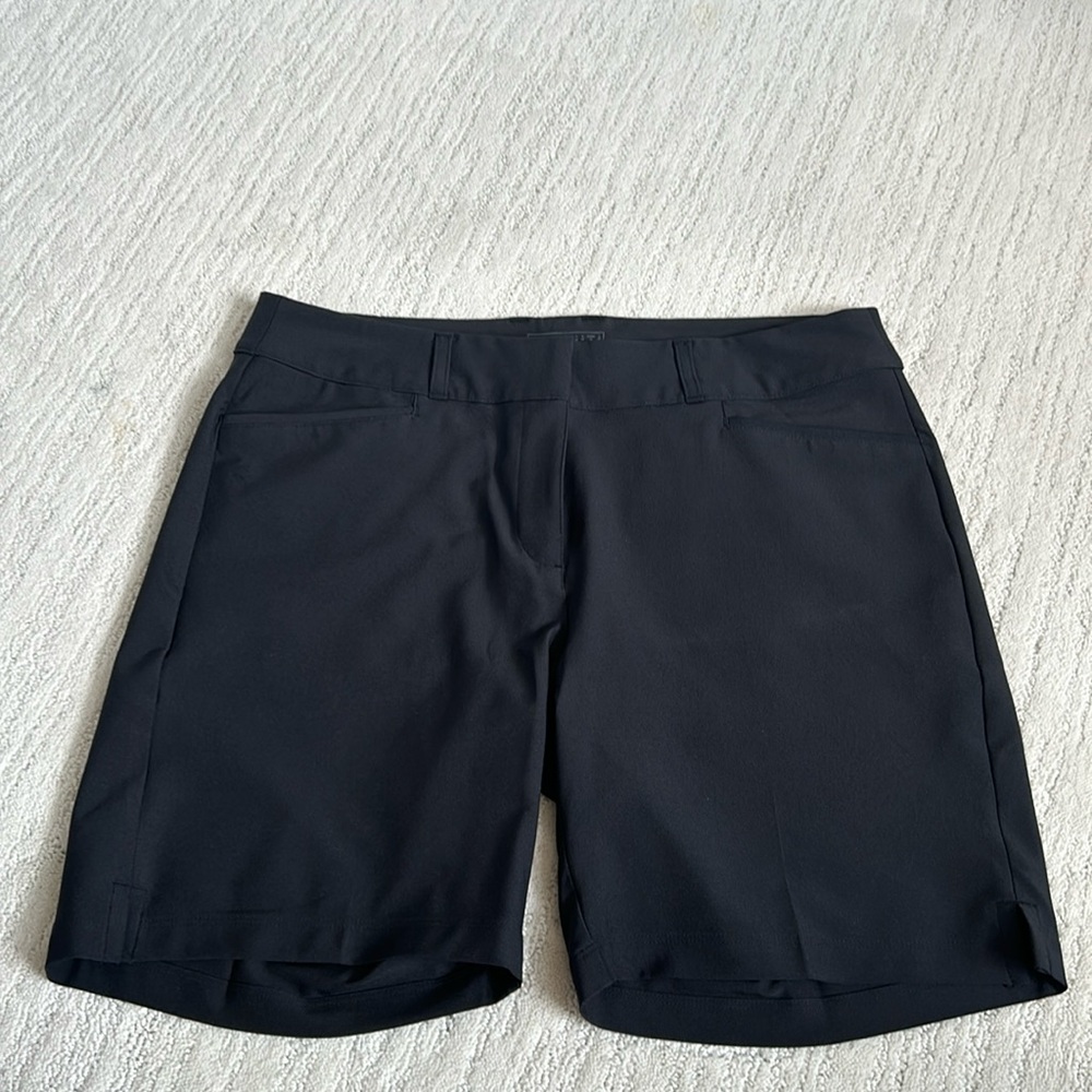 Adidas black size 10 GOLF SHORTS Bermuda zipper with pockets